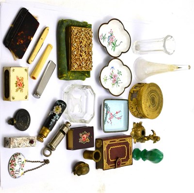 Lot 314 - Small miscellaneous items comprising gilt metal and glass circular box, '800' lipstick case,...