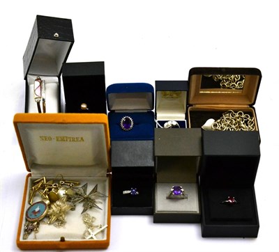 Lot 319 - Quantity of costume jewellery including silver dress rings, Tiffany chain, filigree etc