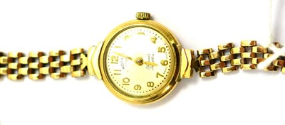 Lot 330 - A 9ct gold Rotary lady's wristwatch