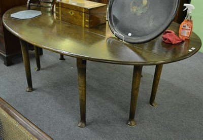 Lot 1229 - A reproduction 18th century style drop leaf wake table