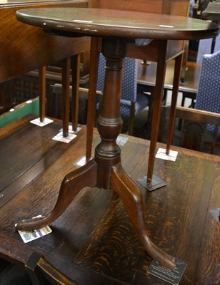 Lot 1275 - A George II mahogany circular-topped tripod table