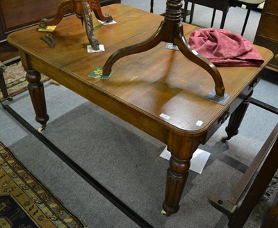 Lot 1281 - A Victorian dining table