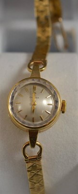 Lot 6 - A lady's 9ct gold Omega wristwatch