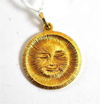 Lot 12 - 18ct gold sun pendant