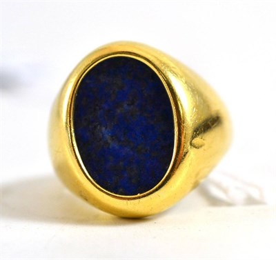 Lot 16 - A signet ring