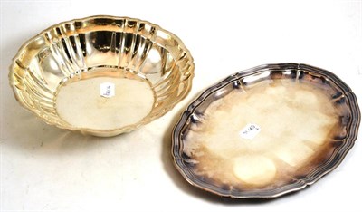 Lot 52 - A Gorham silver bowl and an unmarked oval plate