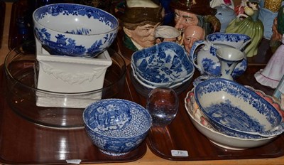 Lot 79 - A large Mdina glass vase, a pair of pearlware lobed dishes decorated with the Willow pattern,...