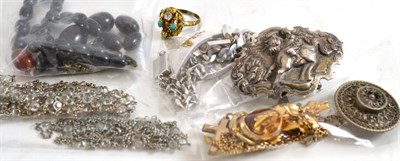 Lot 149 - Quantity of assorted jewellery including a bloodstone-set signet ring, bracelet, chains etc