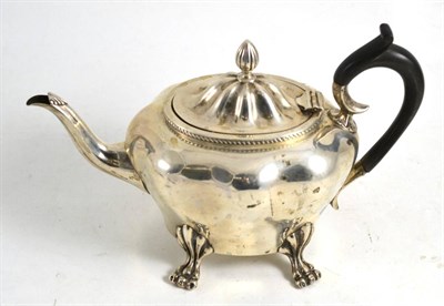 Lot 195 - A silver teapot, Chester hallmark