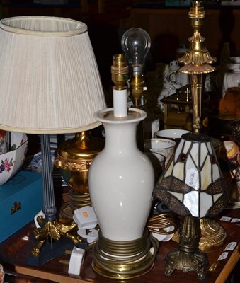 Lot 209 - A tray comprising six various table lamps