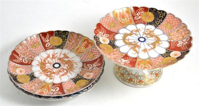Lot 211 - Three items of Japanese Imari porcelain