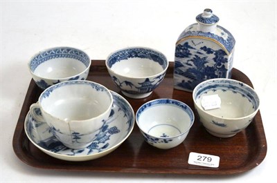 Lot 279 - 18th century Chinese blue and white tea caddy and 18th century blue and white tea bowls