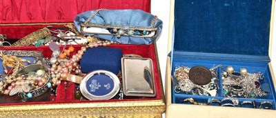 Lot 384 - A collection of costume jewellery