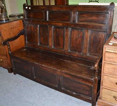 Lot 637 - An 18th century oak five panel settle with hinged seat