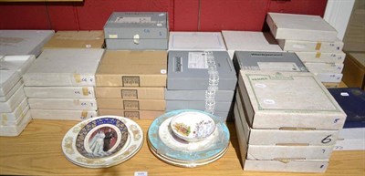 Lot 695 - A quantity of boxed collector's plates