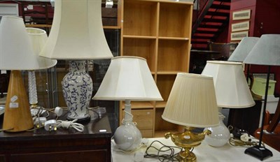 Lot 725 - Eight assorted table lamps