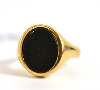 Lot 30 - A 9ct gold bloodstone signet ring