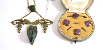 Lot 187 - Scarab pendant, a cased set of studs and brooch