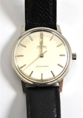 Lot 220 - A stainless steel automatic wristwatch, signed Omega Seamaster, with Omega box