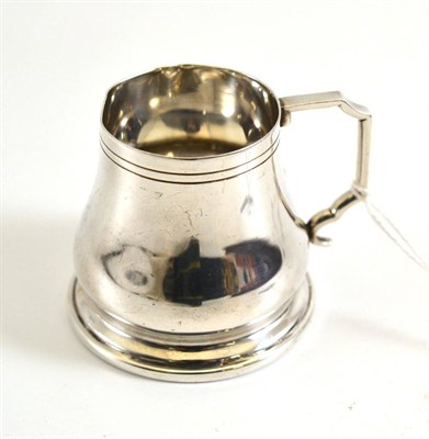 Lot 351 - A silver combination double/single whisky measure