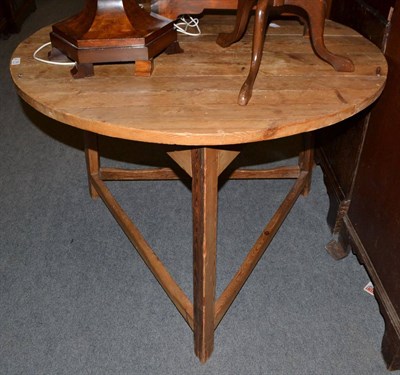 Lot 530 - A 19th century pine cricket table