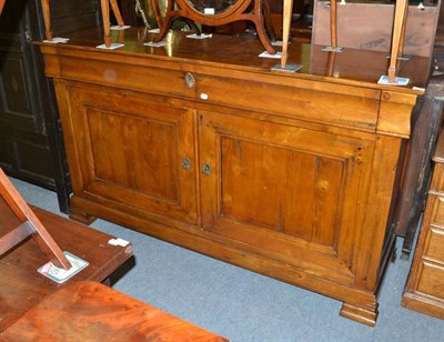 Lot 541 - A reproduction hardwood sideboard