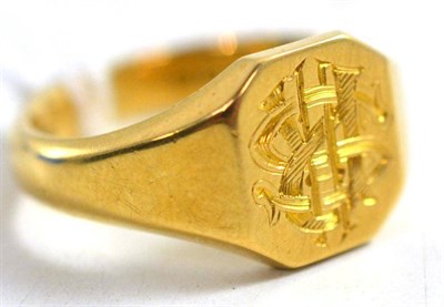 Lot 112 - An 18ct gold signet ring
