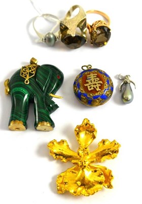 Lot 121 - A smoky quartz ring, another in contemporary mount, a malachite elephant pendant, a simulated pearl