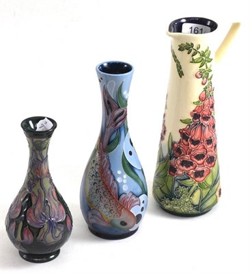 Lot 161 - A modern Moorcroft Foxglove pattern JU/3 jug, designed by Rachel Bishop, numbered 672,...