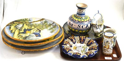 Lot 364 - Collection of Italian Maiolica including four chargers