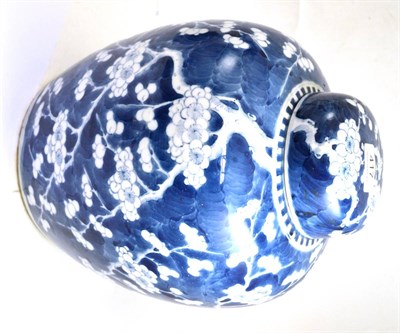 Lot 417 - A large blue and white Chinese ginger jar