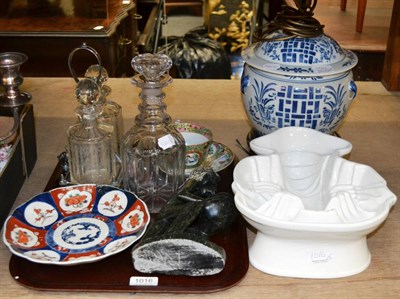 Lot 1016 - Modern blue and white Chinese table lamp, modern lobster pottery mould, two etched glass...