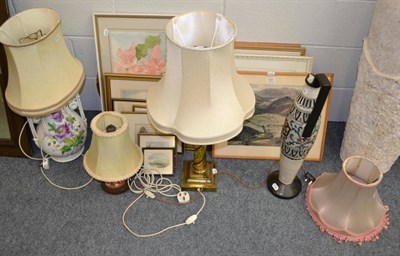 Lot 1031 - Victorian brass and spiral turned table lamp, Japanese table lamp, Victorian floral decorated vase