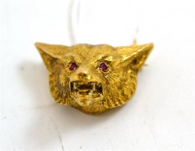 Lot 164 - A 9ct gold fox mask brooch