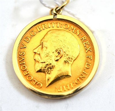 Lot 189 - A 1914 full sovereign loose mounted as a pendant