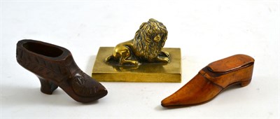 Lot 326 - Treen snuff shoe, Bavarian carved shoe and a brass lion paperweight