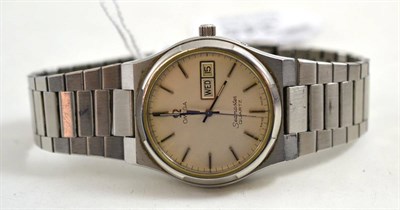 Lot 345 - A stainless steel calendar centre seconds Omega Quartz Seamaster