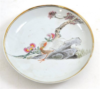 Lot 426 - A late 18th century Chinese dish of circular form painted with a Cockerel