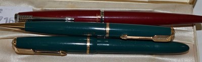 Lot 484 - Parker fountain pen and pencil set, original box; and a further parker fountain pen