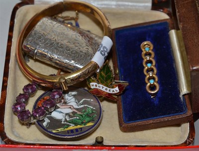 Lot 487 - Vesta, gold brooch, bangle etc