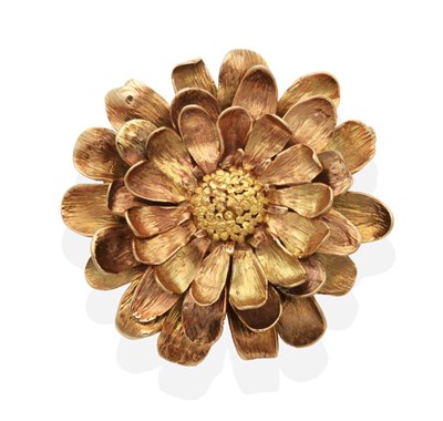 Lot 430 - A 9 Carat Gold Flower Brooch, with textured petals, measures 5.5cm in diameter see illustration