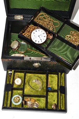 Lot 565 - Jewellery box and contents