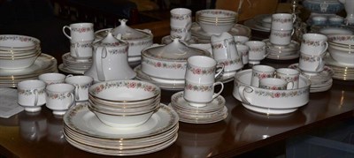 Lot 711 - Paragon Belinda dinner/tea service