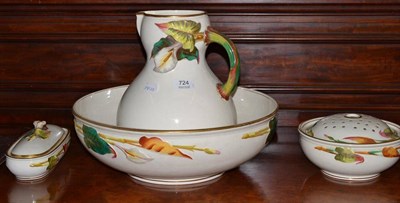 Lot 724 - Davenport china wash set