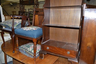 Lot 1042 - A large pine kitchen table with two leaves