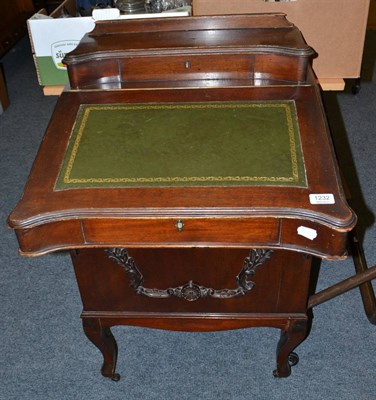 Lot 1232 - An Edwardian Davenport