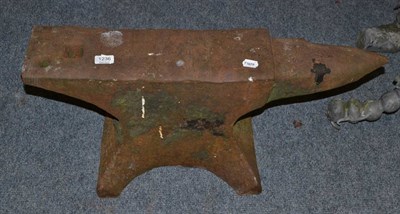 Lot 1236 - A cast iron anvil