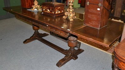 Lot 1376 - A large reproduction oak draw leaf table on stretcher base