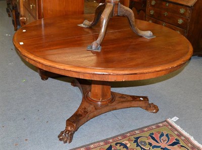 Lot 1420 - A Victorian mahogany breakfast table