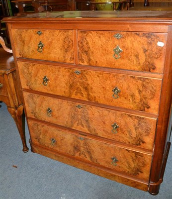 Lot 1421 - A Victorian walnut four height chest of drawers